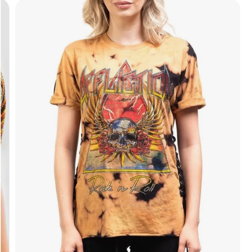 ⭐️NWT Affliction skull rocks rhinestone graphic cuffed sleeves tee.